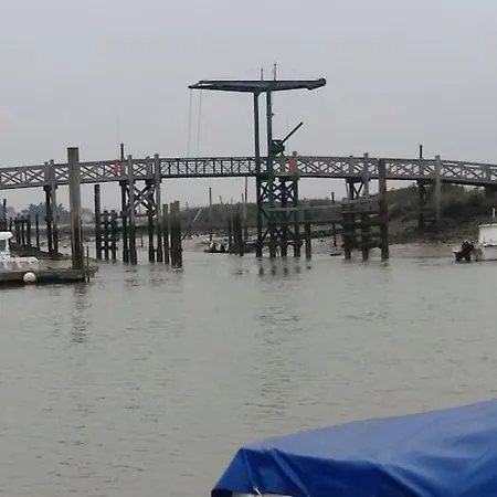 Hotel Les Camelias N 4 Maison De 80m2 A 5 Minutes De L'ile De Re La Rochelle Et De La 4*